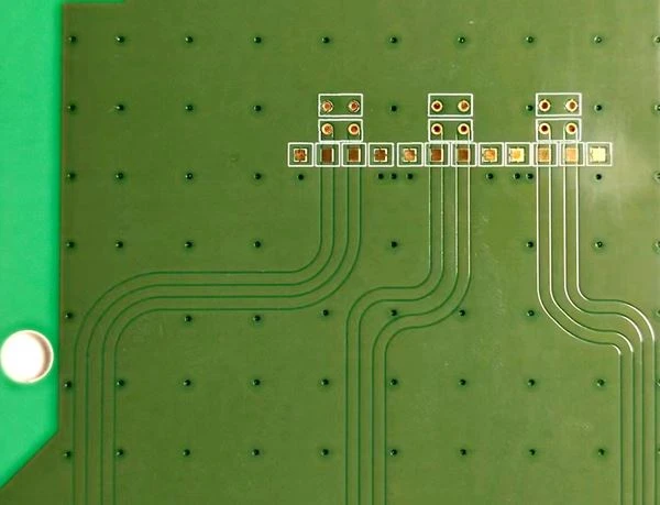 Circuit imprimé électro-plaqué or