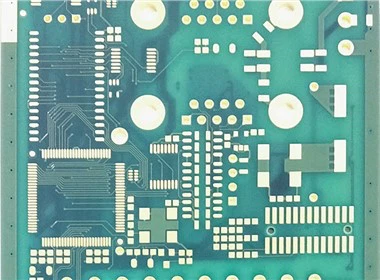 Planche à trous enterrés