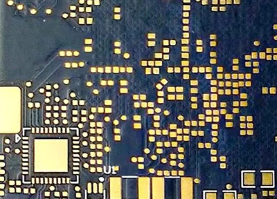 Carte branchée en résine